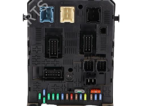 Used Fuse box PEUGEOT 5008 (0U_, 0E_) 1.6 HDi (112 hp) 25864649