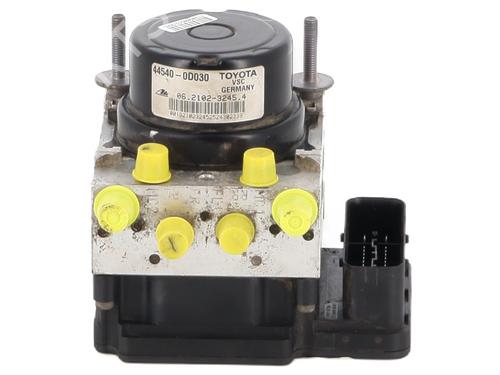 Used ABS pump TOYOTA YARIS (_P13_) 1.3 (NSP130_, NSP130) (99 hp) 28804250