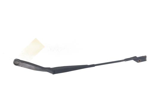 Used Front windshield wiper arm VW POLO IV (9N_, 9A_) 1.4 TDI (80 hp) 29128636