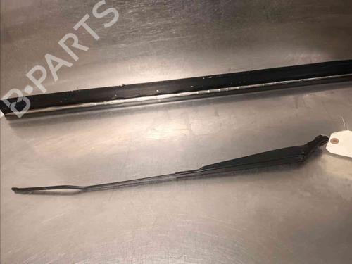 Used Front windshield wiper arm MERCEDES-BENZ CITAN Box Body/MPV (W415) [2012-2021]  21686097