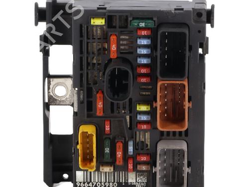 Used Fuse box Fuse box CITROËN C5 III (RD_) 2.0 HDi (RDRHD8, RDRHDJ, RDRHR8, RDRHRJ) (136 hp) 32718970 32718970