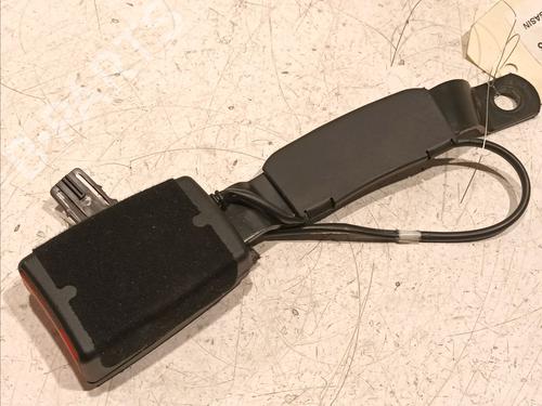 Used Seat buckle AUDI A1 Sportback (8XA, 8XF) 1.6 TDI (90 hp) 18251489
