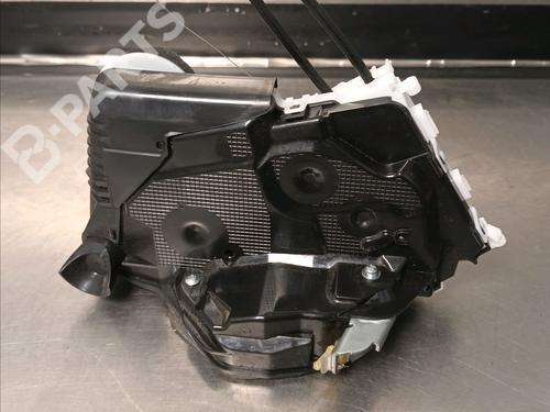 Used Front right lock TOYOTA YARIS (_P13_) 1.5 Hybrid (NHP130_, NHP130) (101 hp) 10907026