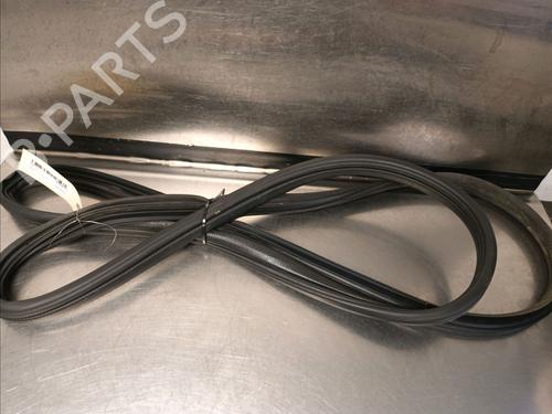 Used Rubber door seal RENAULT CLIO III (BR0/1, CR0/1) 1.5 dCi (75 hp) 14866647