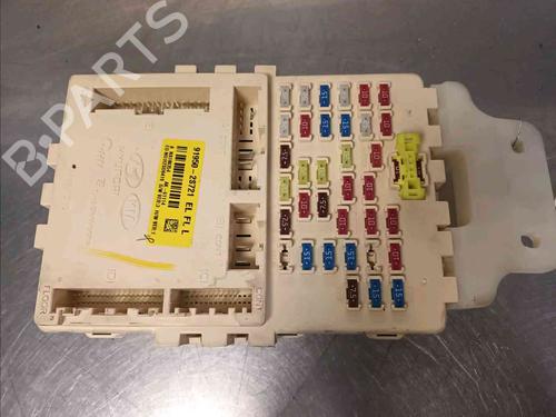 Used Fuse box HYUNDAI ix35 (LM, EL, ELH) 1.7 CRDi (116 hp) 9341651