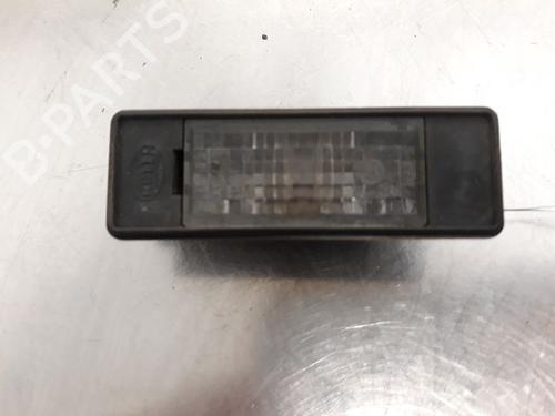 Używane Lampa oświetlenia tablicy rejestracyjnej PEUGEOT 307 CC (3B) 2.0 HDi 135 (136 hp) 14869002