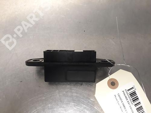 Used Tailgate handle Tailgate handle TOYOTA YARIS (_P13_) 1.0 (KSP130_, KSP130) (69 hp) 9326156 9326156