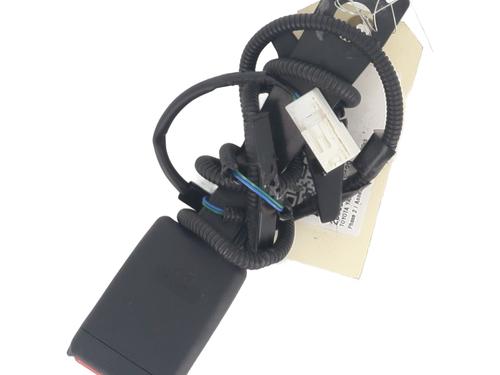 Used Seat buckle TOYOTA YARIS (_P13_) 1.3 (NSP130_, NSP130) (99 hp) 28804246