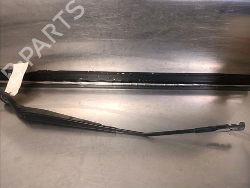 Used Front windshield wiper arm MERCEDES-BENZ VITO Van (W447) 116 CDI (447.601, 447.603, 447.605) (163 hp) 14869853