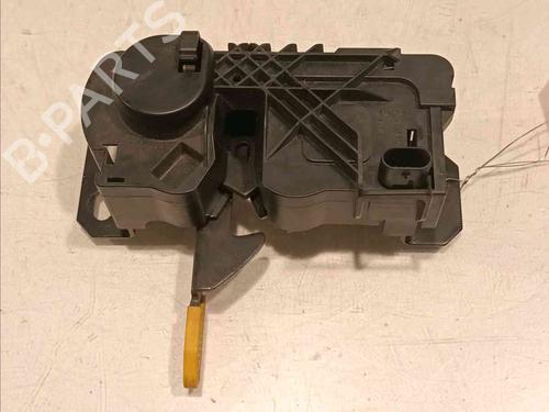 Used Hood lock MERCEDES-BENZ GLA-CLASS (X156) GLA 220 CDI 4-matic (156.905) (170 hp) 16486973
