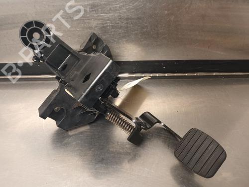 Used Clutch pedal RENAULT TRAFIC III Van (FG_) 1.6 dCi 120 (FGMB, FGMC) (120 hp) 21781655