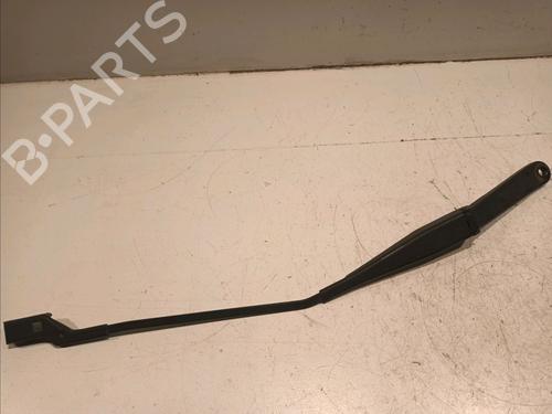 Used Front windshield wiper arm FORD KUGA I 2.0 TDCi (136 hp) 18124061