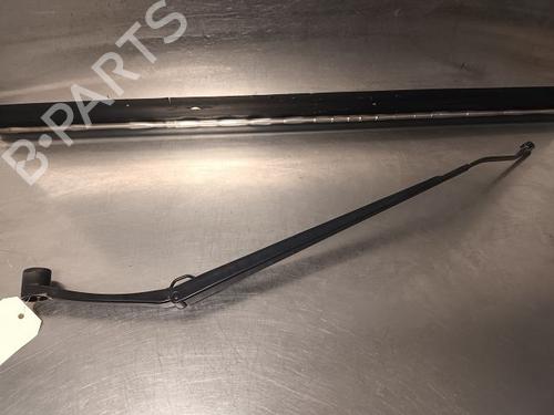 Used Front windshield wiper arm NISSAN MICRA V (K14) [2016-2025]  20601861