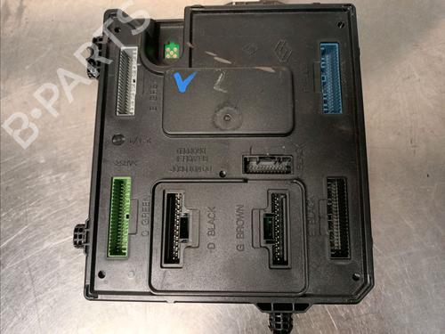 Used Fuse box RENAULT ZOE (BFM_) ZOE (88 hp) 13213641