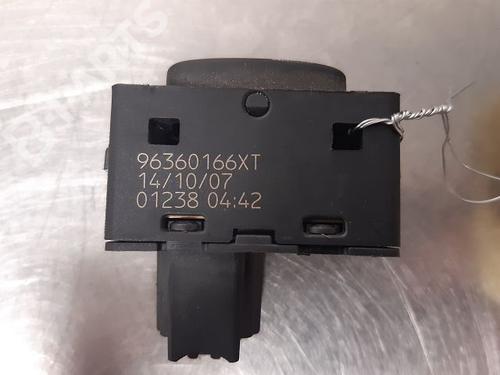 Right rear window switch PEUGEOT 407 (6D_) 2.0 HDi 135 (6DRHRH, 6DRHRE, 6DRHRG, 6DRHRJ) | BP9330585I28 