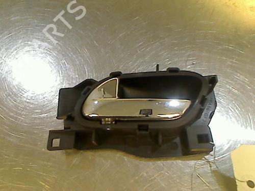 Used Front left interior door handle PEUGEOT 407 (6D_) 2.0 HDi 135 (6DRHRH, 6DRHRE, 6DRHRG, 6DRHRJ) (136 hp) 15741393