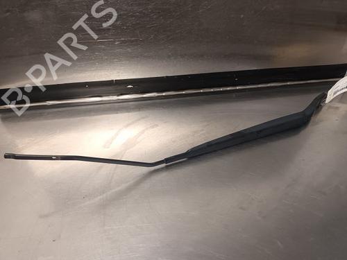 Used Front windshield wiper arm RENAULT MEGANE CC (EZ0/1_) 1.4 TCe (EZ0F, EZ1V) (131 hp) 21685666