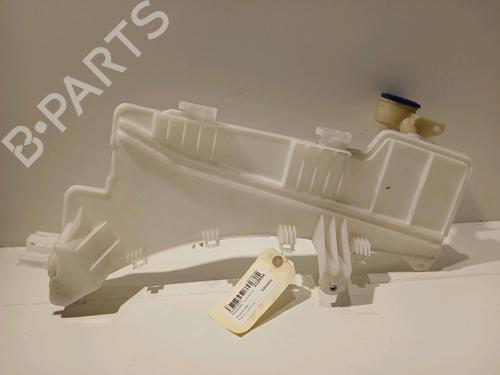 Used Windscreen washer tank PEUGEOT 5008 II (MC_, MJ_, MR_, M4_) 1.5 BlueHDi 130 (MCYHZJ, MCYHZR, MCYHZX) (131 hp) 17382006