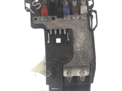 Used Fuse box Fuse box 37458865 37458865