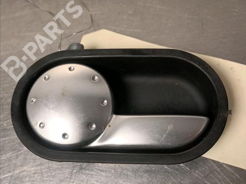Venstre foran invendig håndtak AUDI TT (8N3) 1.8 T (180 hp) 11746898
