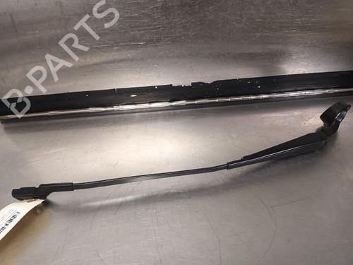 Used Front windshield wiper arm RENAULT SPORT SPIDER (EF0_) [1995-1999]  20930534