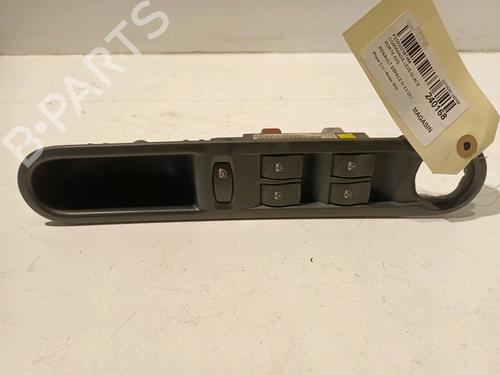 Used Switch RENAULT ESPACE IV (JK0/1_) 2.0 dCi (JK02, JK03) (131 hp) 17656791