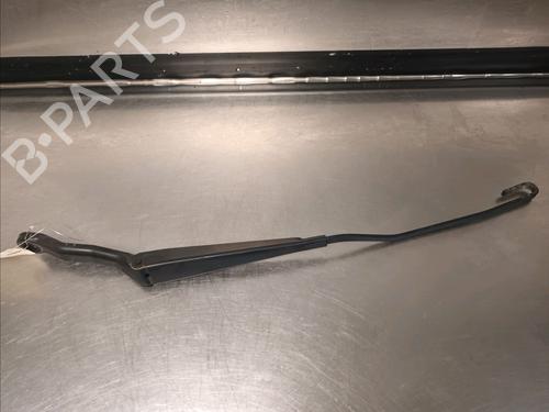 Used Front windshield wiper arm PEUGEOT 206+ (2L_, 2M_) 1.1 (60 hp) 14869858