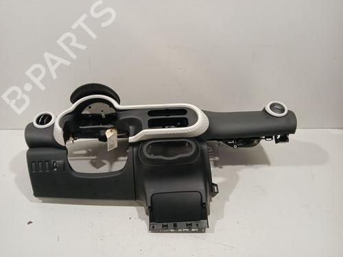 Tableau de bord RENAULT TWINGO III (BCM_, BCA_) 1.0 SCe 65 (BCMJ) (65 hp) 32131837