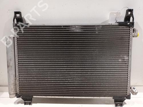Używane Chłodnica klimatyzacji TOYOTA YARIS (_P13_) 1.3 (NSP130_, NSP130) (99 hp) 28972854