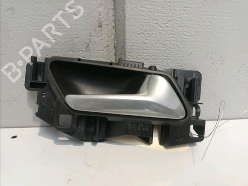 Høyre foran invendig håndtak PEUGEOT 3008 II SUV (MC_, MR_, MJ_, M4_) 1.2 THP/ PureTech 130 (MRHNSM, MRHNSU, MRHNSJ, MRHNYW,... (131 hp) 12822590