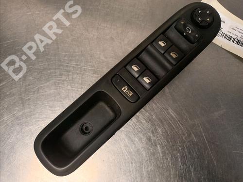 Used Headlight switch PEUGEOT 5008 (0U_, 0E_) 1.6 HDi (110 hp) 10919597