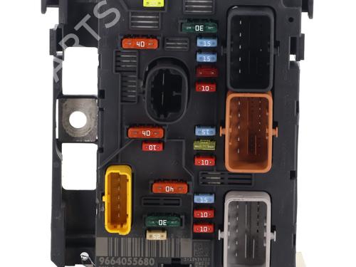 Used Fuse box Fuse box 37087877 37087877