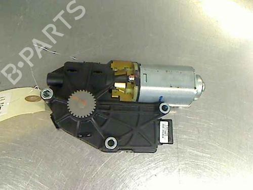 Moteur du toit ouvrant PEUGEOT 3008 I MPV (0U_) 1.6 HDi (112 hp) 29763605