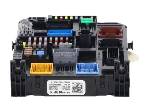 Used Fuse box Fuse box CITROËN C4 III (BA_, BB_, BC_) BLUEHDI 110 (BBYHSA) (110 hp) 39700290 39700290
