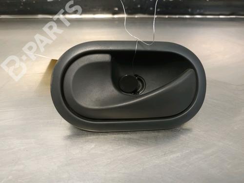 Venstre bak invendig håndtak RENAULT CLIO III (BR0/1, CR0/1) 1.2 16V (BR02, BR0J, BR11, CR02, CR0J, CR11) (75 hp) 11921273
