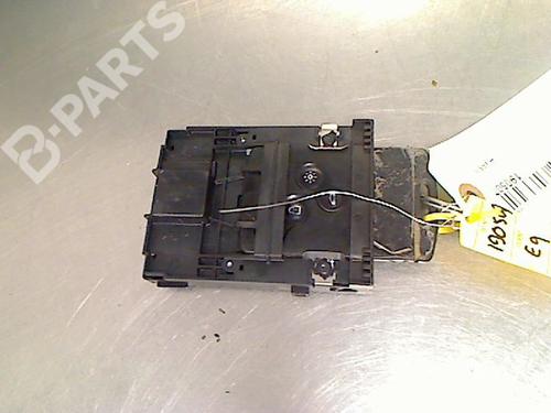 Used Card reader RENAULT MEGANE III Hatchback (BZ0/1_, B3_) 1.5 dCi (BZ09, BZ0D, BZ1W, BZ29, BZ14) (110 hp) 9321811
