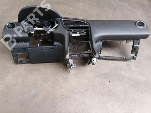 Used Dashboard PEUGEOT 5008 (0U_, 0E_) 1.6 HDi (110 hp) 10746062