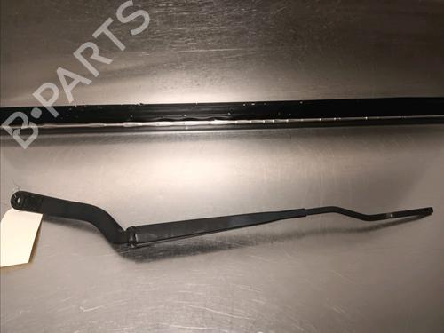 Used Front windshield wiper arm RENAULT TWINGO III (BCM_, BCA_) 1.0 SCe 70 (BCMB) (69 hp) 15741953
