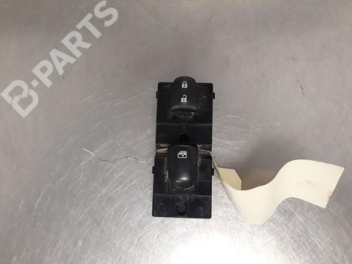 Used Right front window switch RENAULT KADJAR (HA_, HL_) 1.6 dCi 130 (HLA4) (130 hp) 9321766