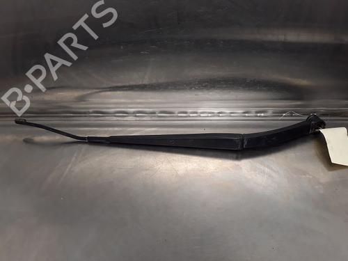 Used Front windshield wiper arm RENAULT KADJAR (HA_, HL_) 1.6 dCi 130 (HLA4) (130 hp) 14869529