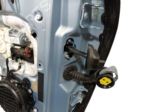 Left front door PEUGEOT 407 (6D_) 2.0 16V (6DRFJC, 6DRFJE, 6DRFJF) | BP31368501C2 