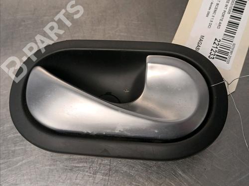Høyre bak invendig håndtak RENAULT SCÉNIC II (JM0/1_) 1.5 dCi (JM0F) (82 hp) 10913593