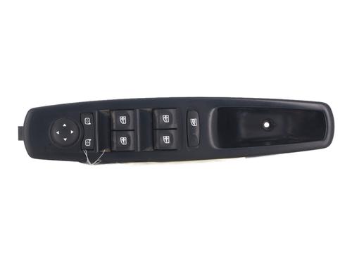 switch-renault-megane-iii-hatchback-bz01_-b3_-2008-37660494 main image