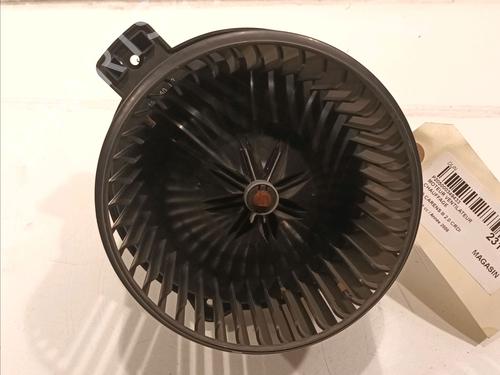 Heater blower motor KIA CARENS III MPV (UN) 2.0 CRDi 135 | BP14947011M62 