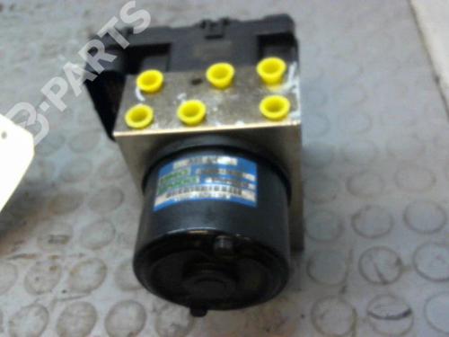 Used ABS pump HYUNDAI SANTA FÉ I (SM) 2.0 CRDi 4x4 (125 hp) 9383817