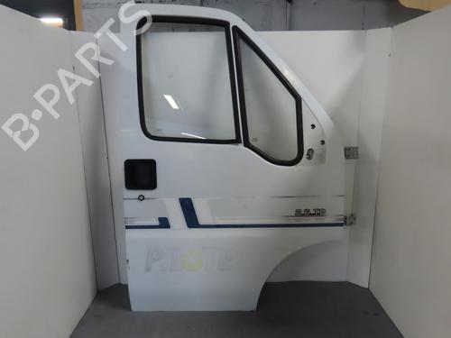 Used Right front door Right front door 17780943 17780943
