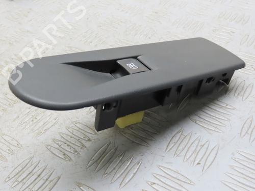 Used Switch RENAULT CAPTUR I (J5_, H5_) 1.5 dCi 90 (J5N4, J5M5, J5MW, J5M6, J5AL, J5AJ) (90 hp) 26668951