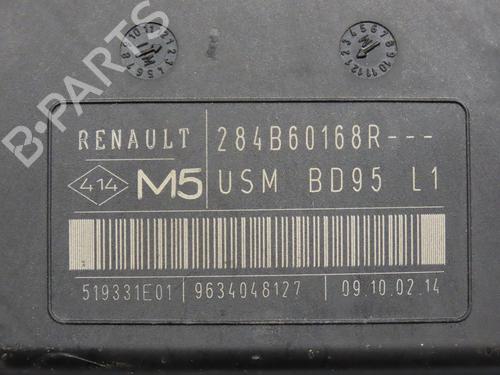 Boîte à Fusibles RENAULT MEGANE III Hatchback (BZ0/1_, B3_) 1.5 dCi (BZ1G, BZ1W, BZ0R) (95 hp) 26668897