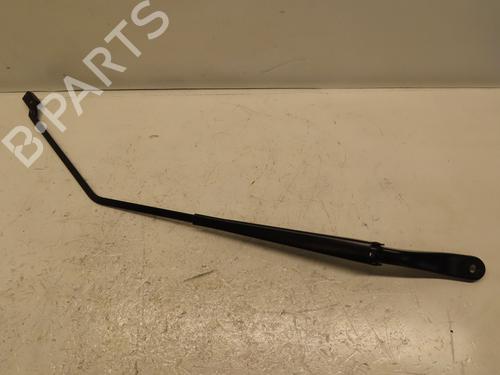 Used Front windshield wiper arm RENAULT CAPTUR II (HF_) TCe 140 (HFN0) (140 hp) 28416081