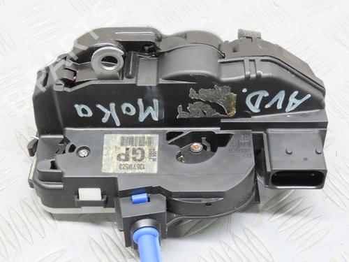 Serrure avant droite OPEL MOKKA / MOKKA X (J13) 1.6 CDTI (_76) (136 hp) 9386085